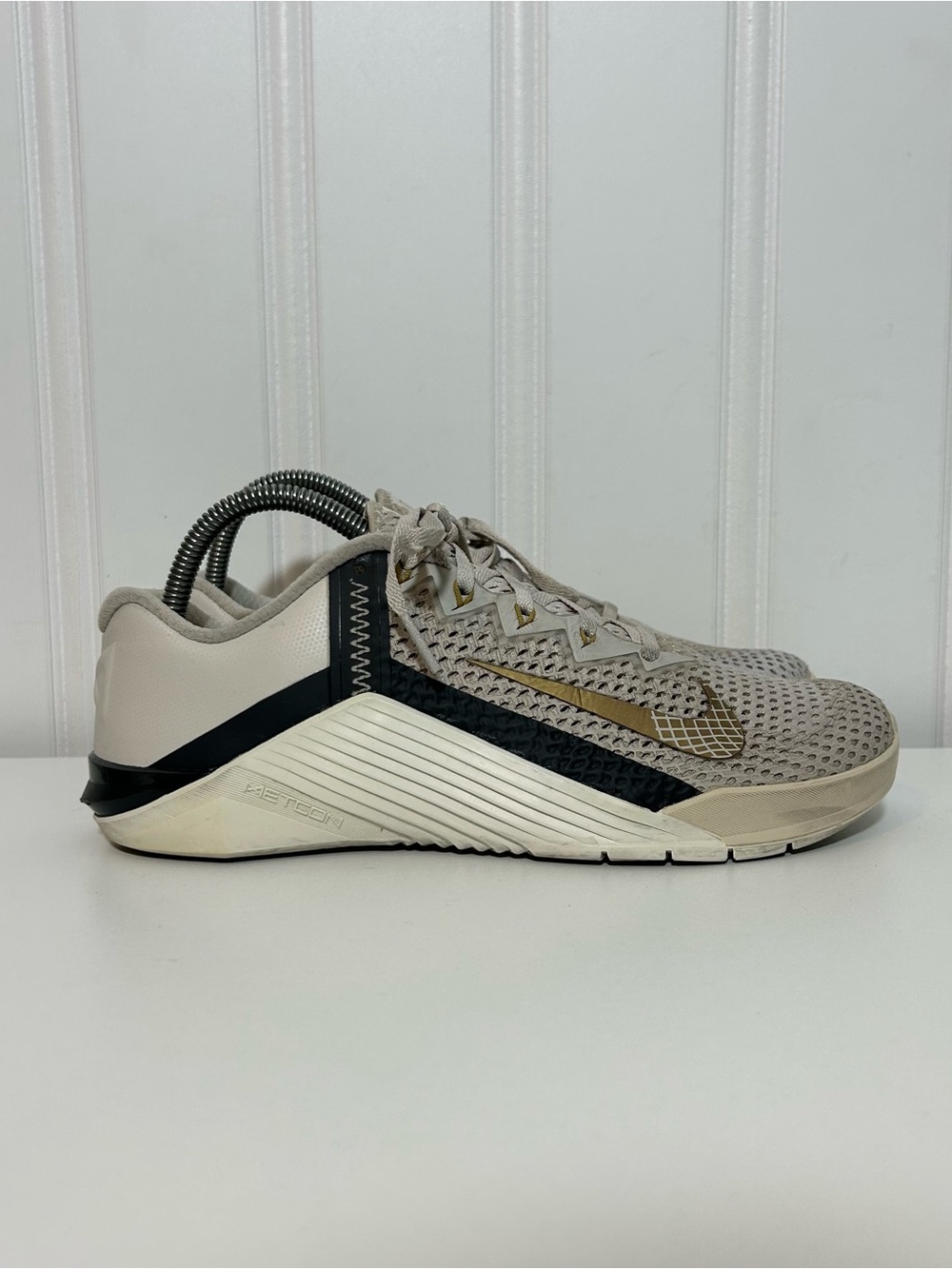 Nike metcon 6 Neutral/Tan Training Shoe with Gold Accent